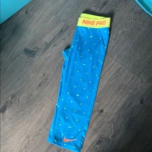 Girls Nike Pro Dry Fit Capri Leggings